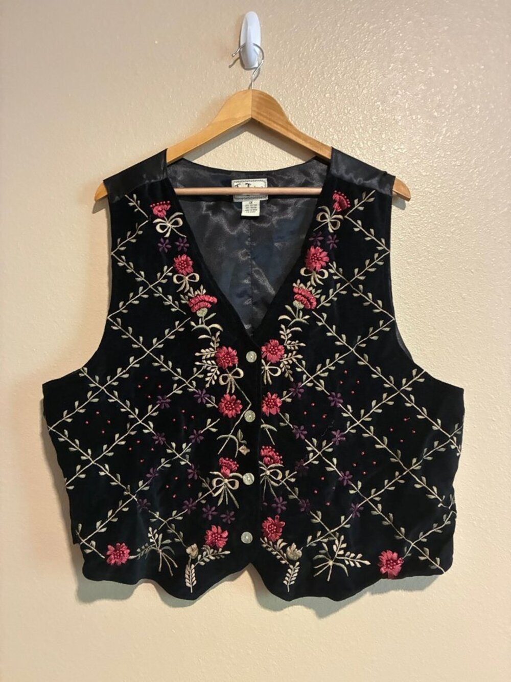 Vintage TanTrums Women's Black Floral Embroidered Velvet Vest Size 1X
